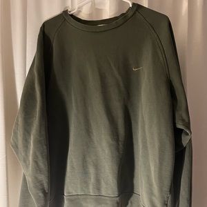 green nike crew neck